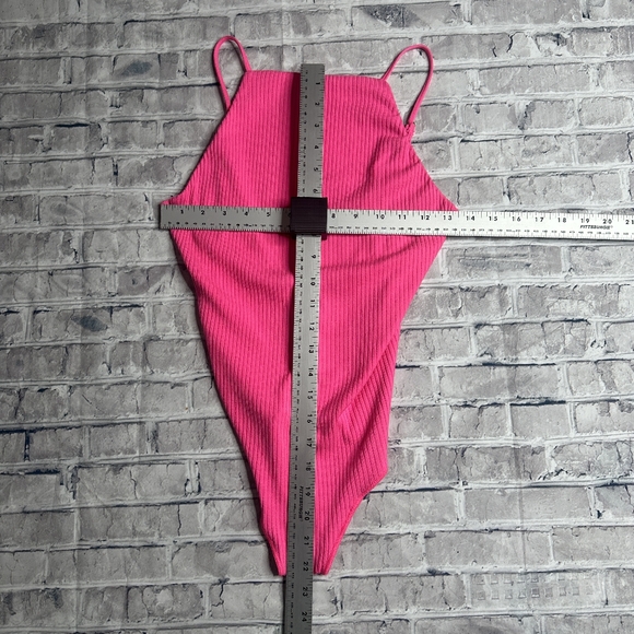 EUC Show Me Your MuMu Portia Bodysuit Vibrant Pink Adjustable Straps Size Small - Picture 12 of 13